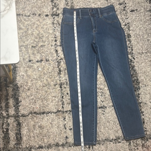 Max Studio Blue Skinny Jeans with Classic Indigo Hue - Picture 5 of 8